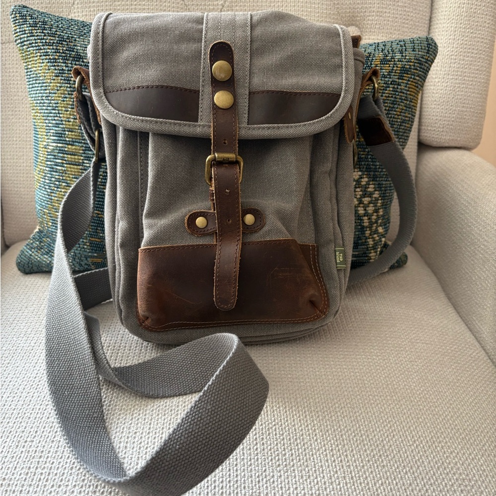 Valley Trail Messenger Bag